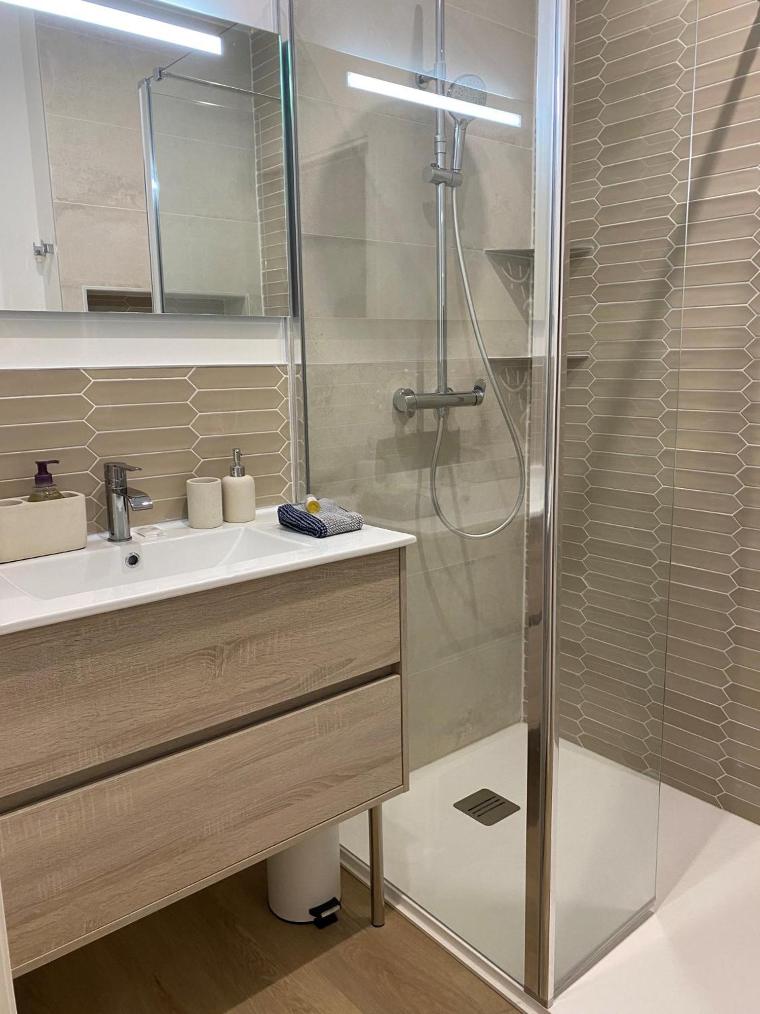 Luxe & Confort, Spacieux, Neuf, Clim Et Central Sete Exterior photo